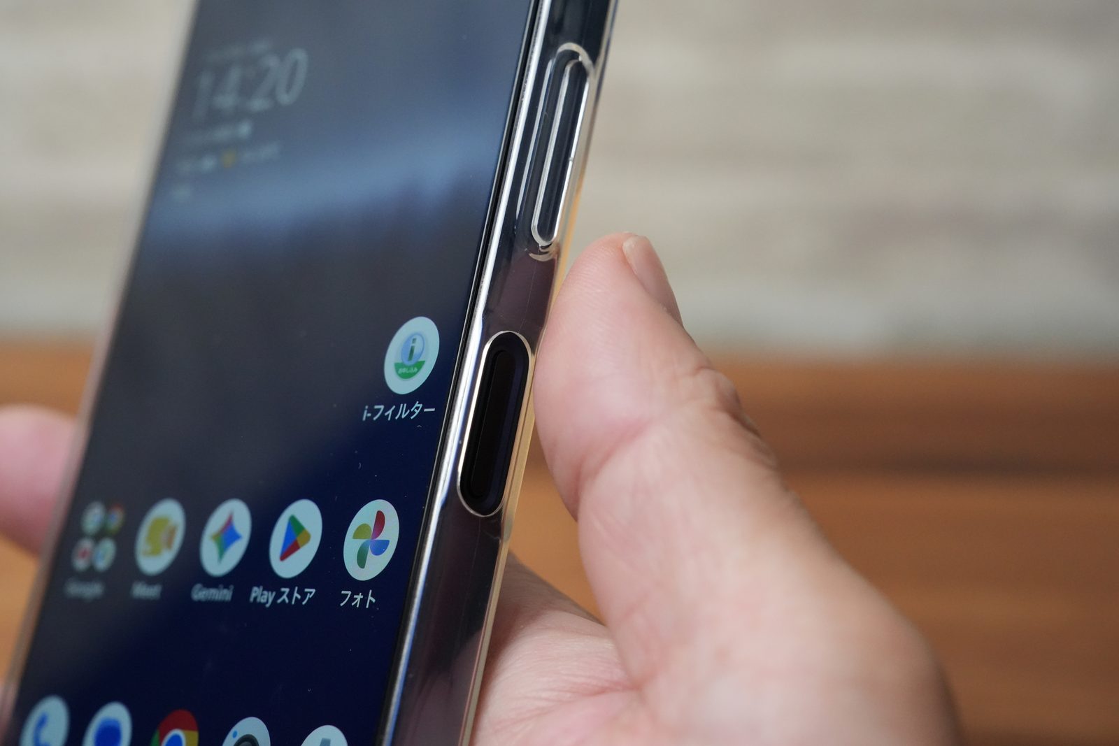 AQUOS R11 ケース 側面 指紋認証 電源ボタン 開口