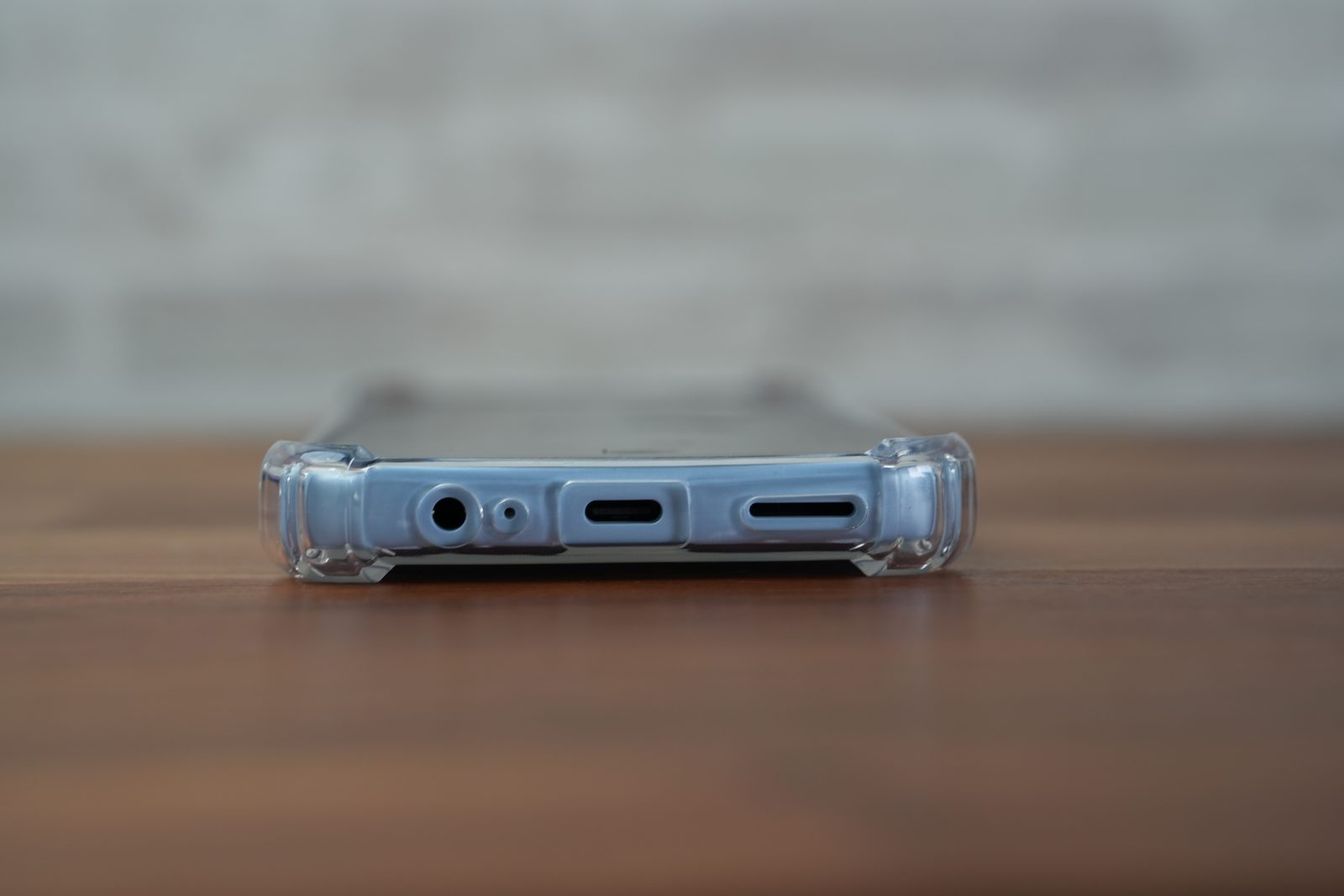 arrows We3 ケース USB-C イヤホン端子 開口