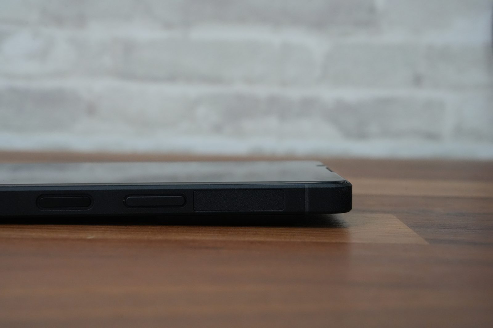 Xperia 1 VIII ケース 平置き 側面 レンズ非接地