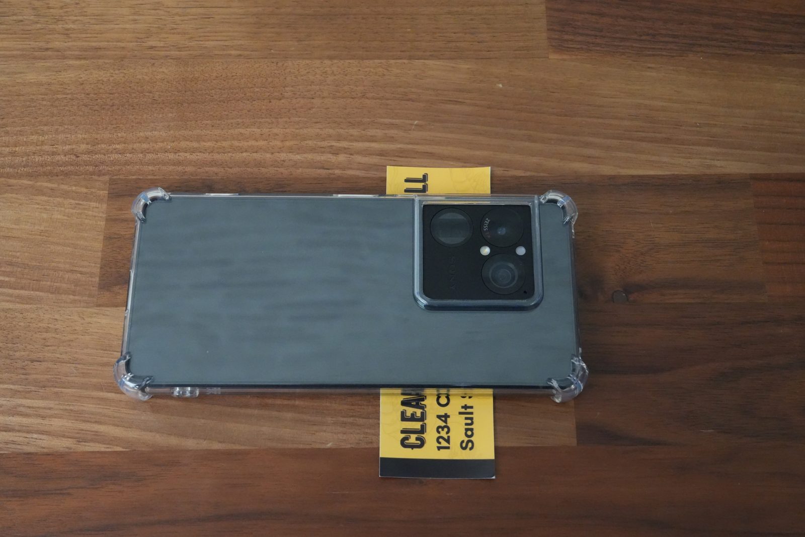Xperia 1 VIII ケース 液晶保護 伏せ置き 机に当たらない